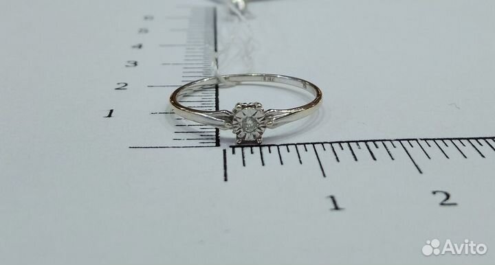 Золотое кольцо с бриллиантом 17,5р