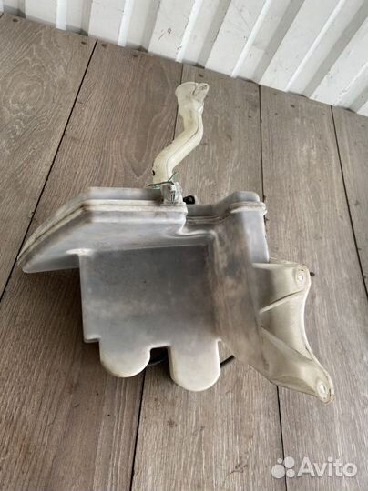 Бачок омывателя Toyota Corolla E150 Королла 150