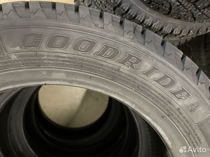 Goodride SW 618 215/55 R17 94T