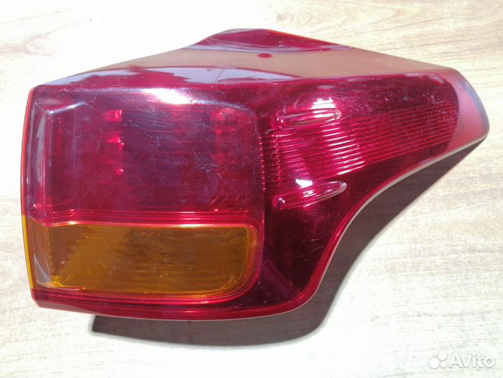 Фонарь правый наружный Toyota RAV4 XA40 дорест