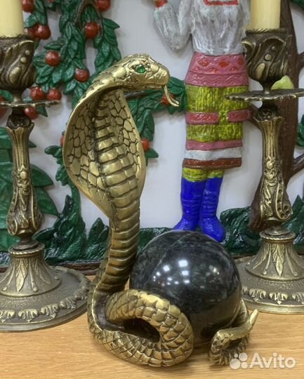 Бронзовая статуэтка змея Кобра