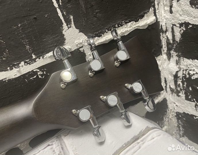 Гитара аккустическая из массива