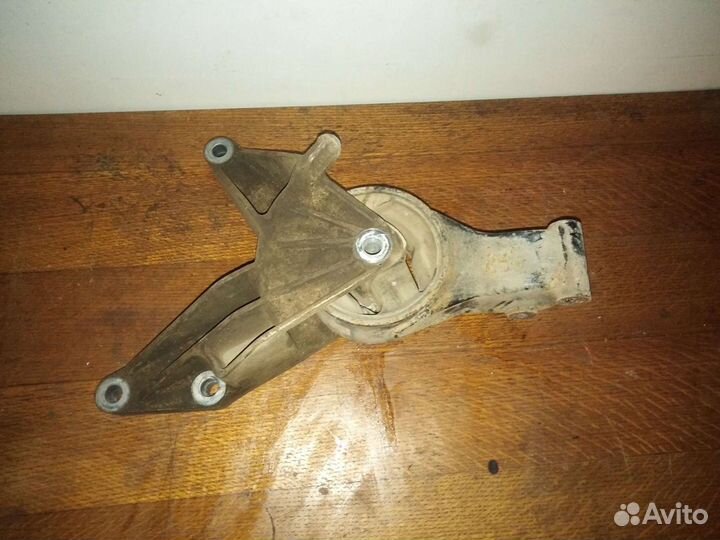 Подушка кпп Chevrolet Cruze 1.6 AT