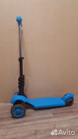 Самокат трехколесный Scooter