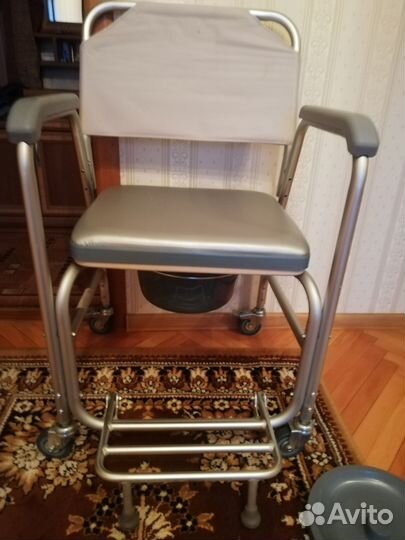 Туалет-кресло для инвалидов. На колесах (новое)