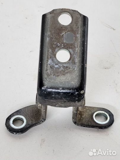 Петля двери нижняя задняя левая Toyota Camry