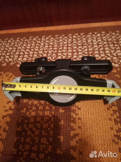 Крепление для планшета на спинку автомобиля