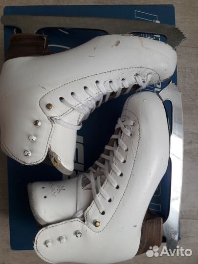 Фигурные коньки Risport RF3 Pro 23,5 + MK Profes