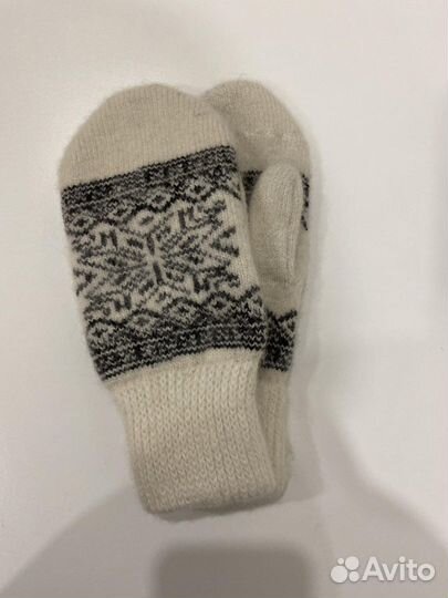 Варежки вязаные женские