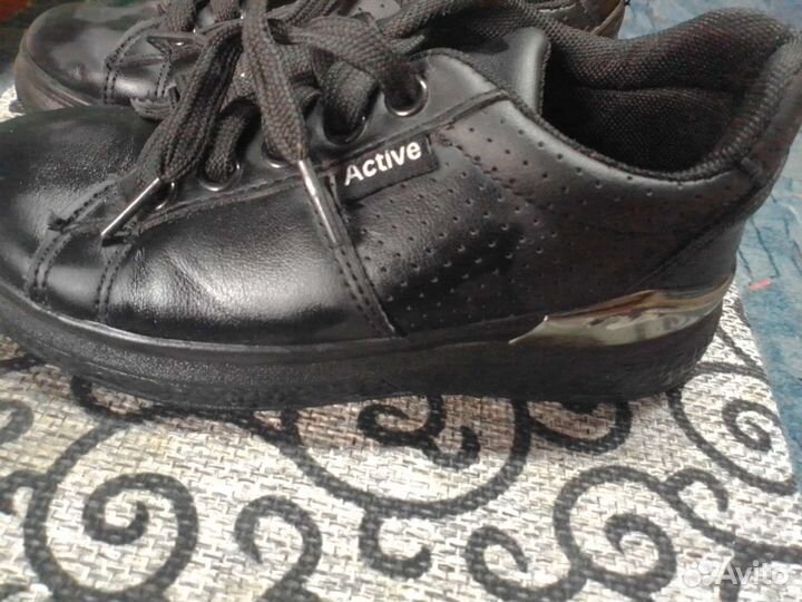 Кроссовки для девочки 31р