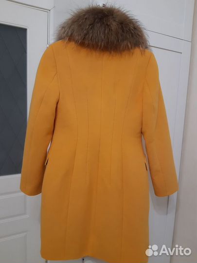 Пальто женское 44 с натуральным мехом