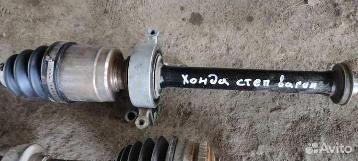 Привод правый, левый перед Honda Stepwgn RF3