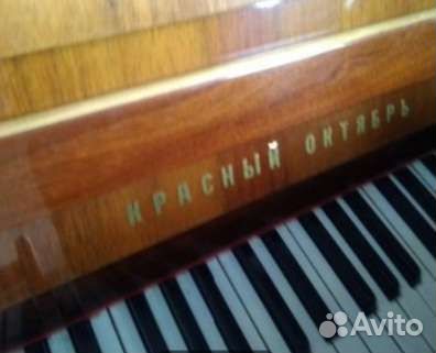 Пианино красный октябрь