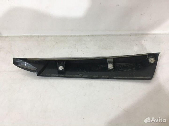 Молдинг стекла задний правый Toyota Fortuner 2