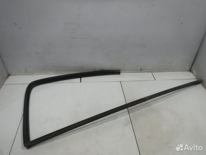 Уплотнитель стекла двери Ford Transit 06-14