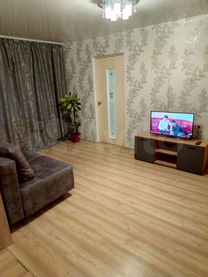 2-к. квартира, 40 м², 1/4 эт.