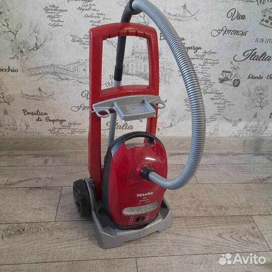 Детский игрушечный пылесос