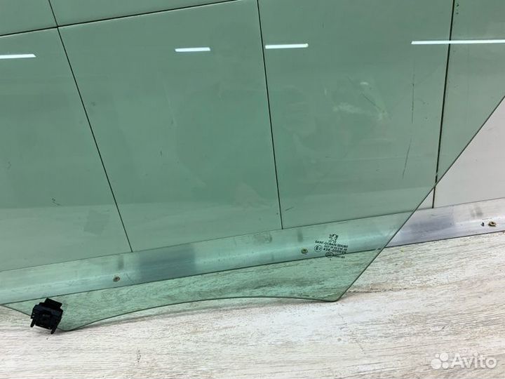 Стекло двери переднее левое Peugeot 508 универсал