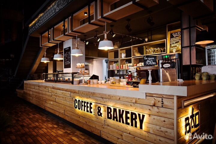 Стойки из спилов дерева для кофейни, барные стойки