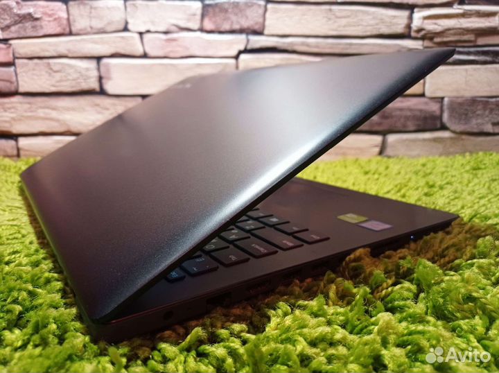 Игровой Lenovo Core i3-8130 8Gb SSD MX 150 FullHD