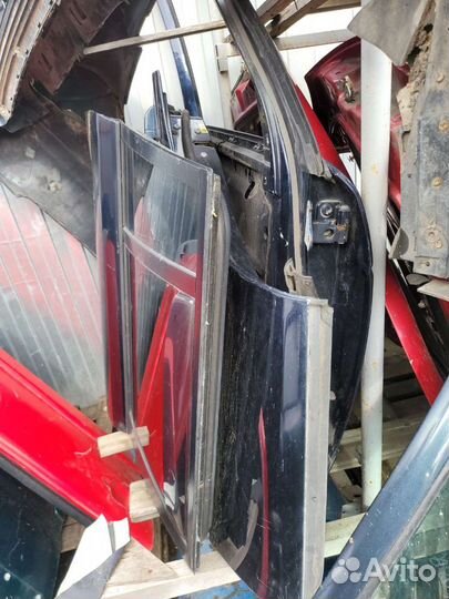 Водительская петля двери на ренж Ровер Вог 2005г