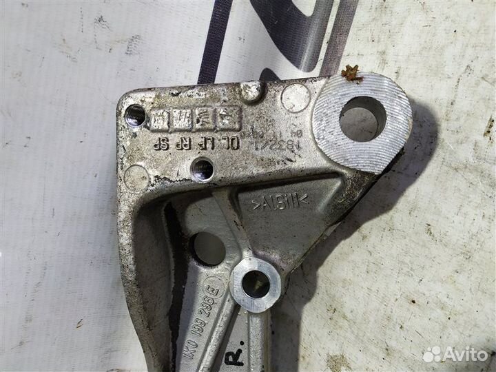 Крепление рычага подвески переднее правое Audi A3