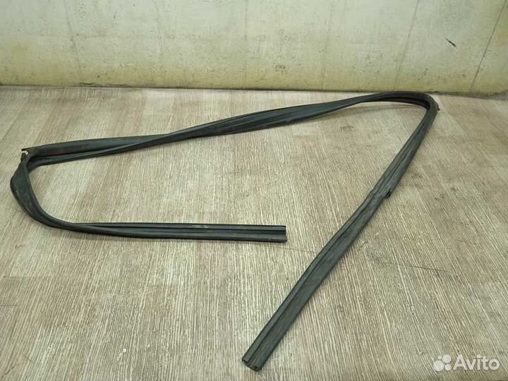 Уплотнитель стекла двери передней правой Lifan X50