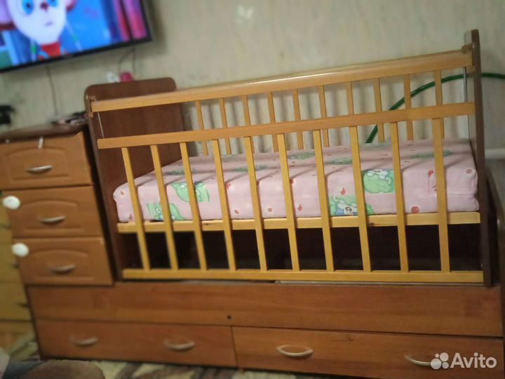 Кровать с маятником