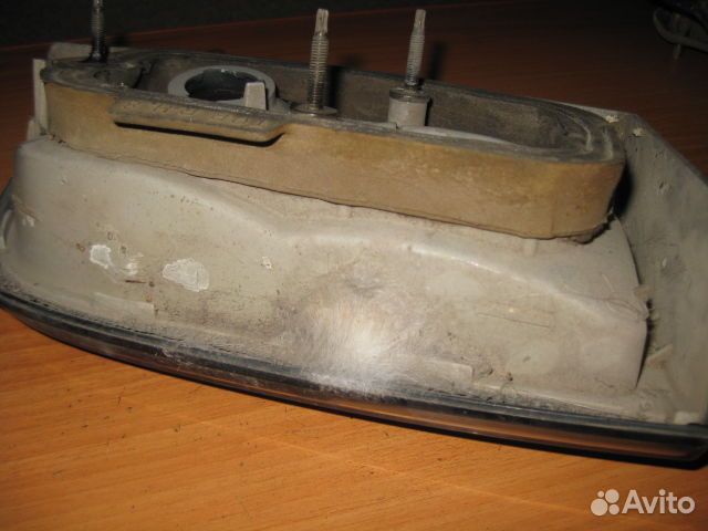 Фонарь задний внутренний правый Pontiac Bonneville