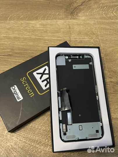 Разбитый дисплей на iPhone XR