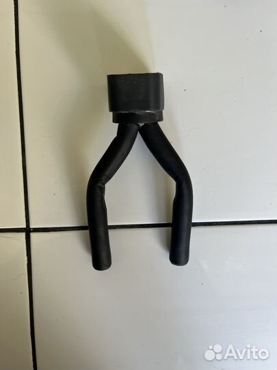 Настенный держатель для гитары