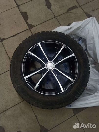 Литые диски r15 на kia rio бу с зимней резиной
