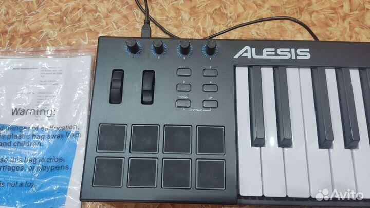 Midi-Клавиатура Alesis v25