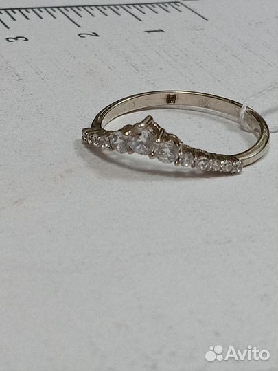 Золотое кольцо с камнем 17,5р