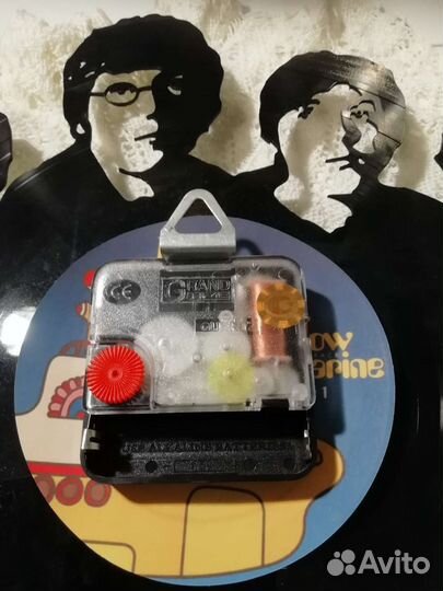 Часы - винил Битлз. Вырезана из пластинки