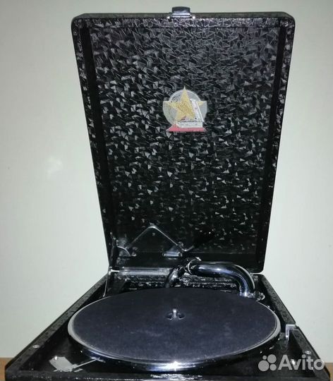 Патефон Коломенский патефонный завод Н.К.О.М