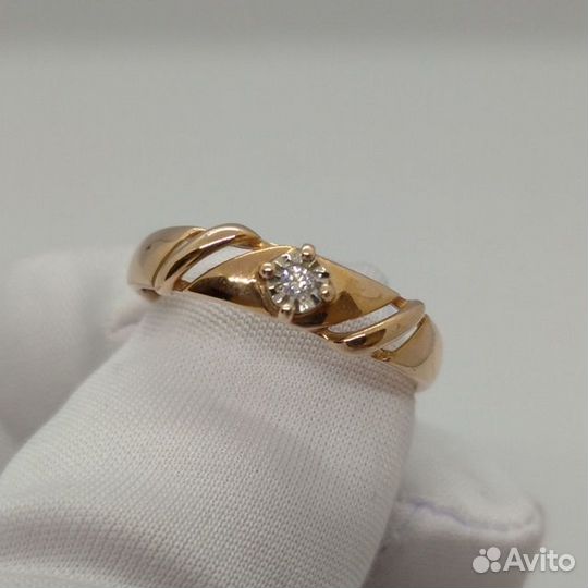 Кольцо с природным камнем Золото