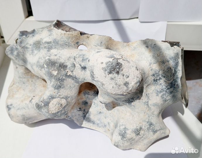 Камень кремень природный с отверстиями