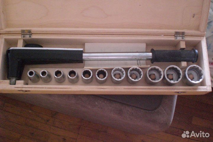 Ключ динамометрический и дрель