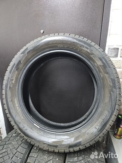 Pirelli Ice Zero FR 235/55 R20 102T