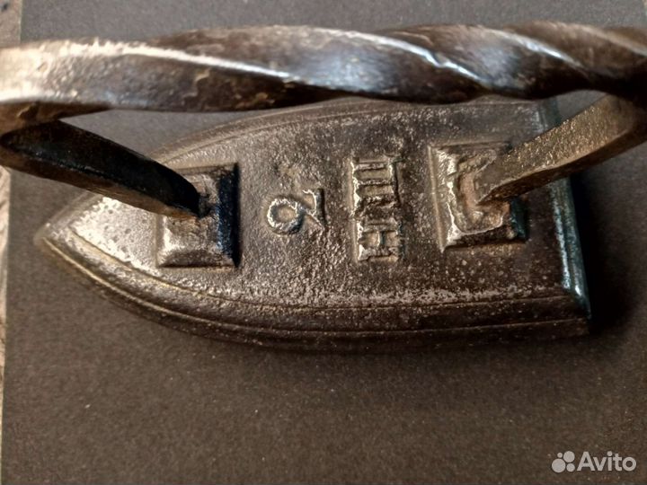 Чугунный утюг