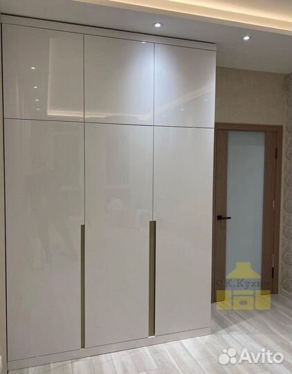 Угловой шкаф