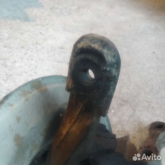 Кулак поворотный лансер 9 левый