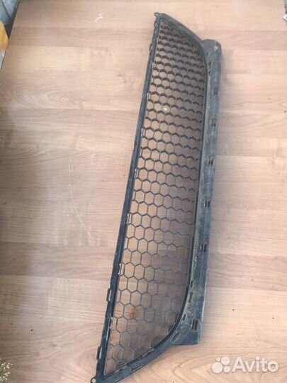 Решетка радиатора Рено Логан