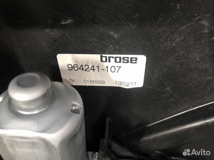 Стеклоподъемник передний правый R Volvo XC60