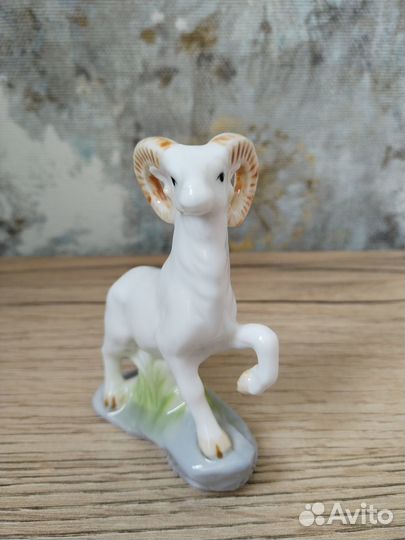 Статуэтка фарфор Козёл Винторогий Горный Россия