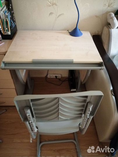 Школьный стол и стул