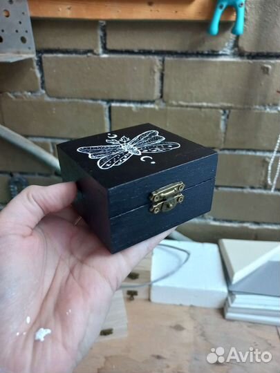 Шкатулка с ручной росписью