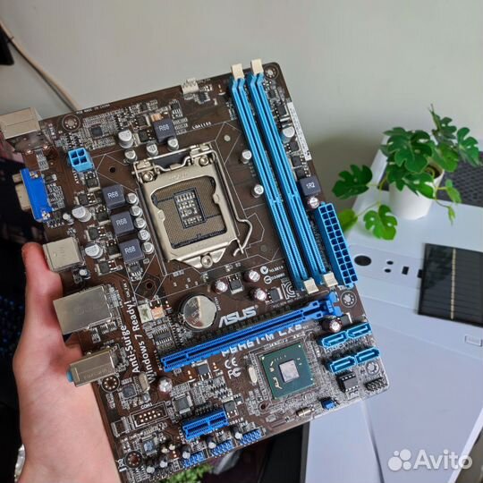 Материнская плата на 1155 сокете, H61