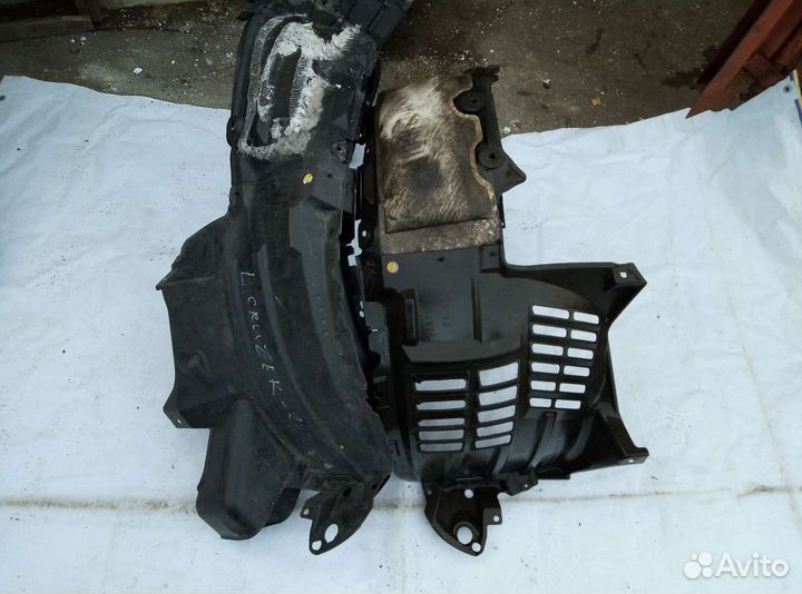 Toyota land cruiser 200 подкрылок локер